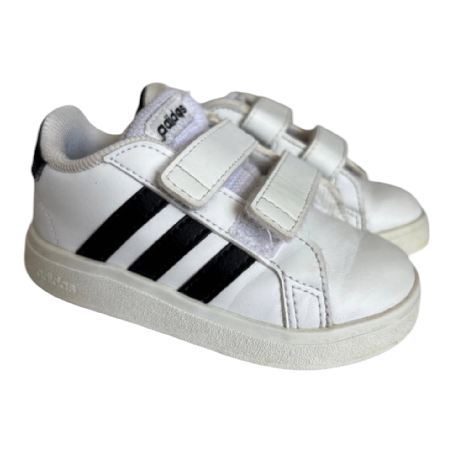 Basket Adidas T22