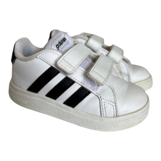 Basket Adidas T22